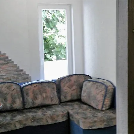 Anamarija Apartment Vir